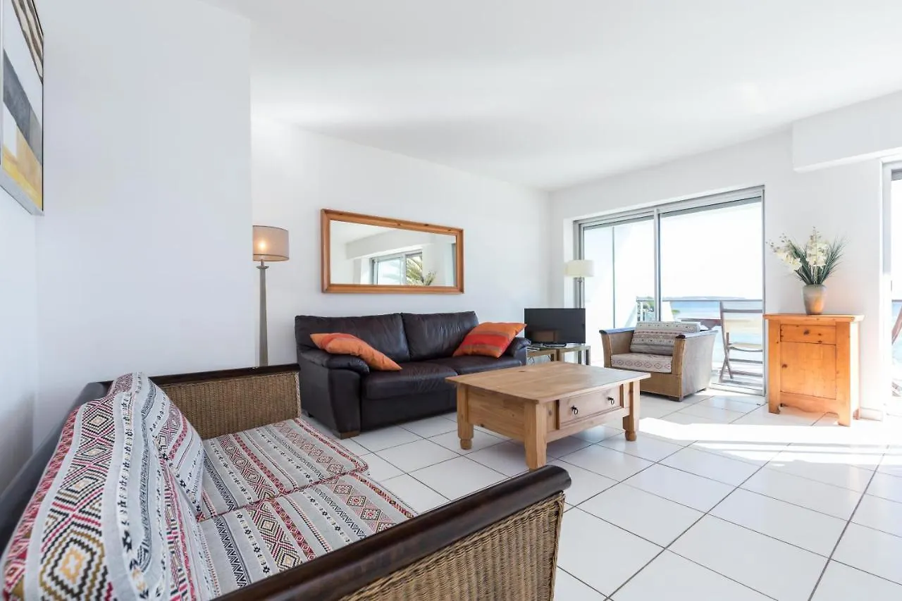 Apartment Cannes Beachfront Terrace: Bright Two-Bedroom with Sea Views