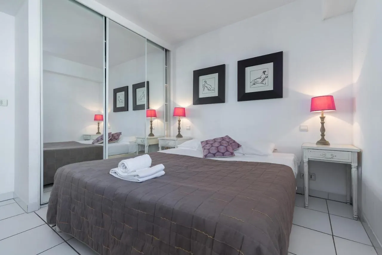 Apartment Cannes Beachfront Terrace: Bright Two-Bedroom with Sea Views